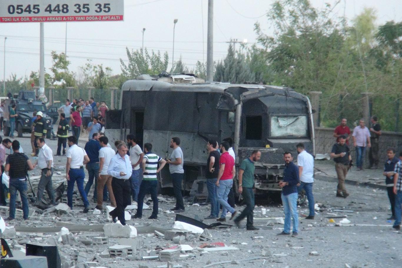 Kızıltepe’deki saldırıda ölü ve yaralıların isimleri belli oldu Kızıltepe’deki saldırıda ölü ve yaralıların isimleri belli oldu
